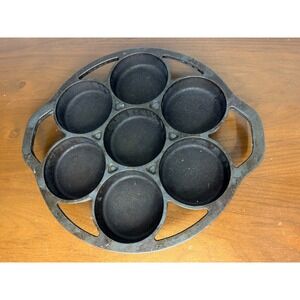 VTG Lodge Cast Iron Biscuit Cornbread Muffin Pan Skillet USA 7B2